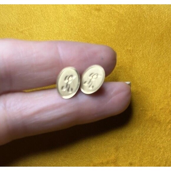 Oval Engraved Initial K Post Earrings 14K Solid Yellow Gold W 14K Backs 1.1 Gram - Picture 8 of 9
